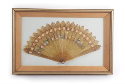 Lot 2105 - An Early 19th Century Horn Brisé Fan painted in pastels with flowers, the eighteen inner...